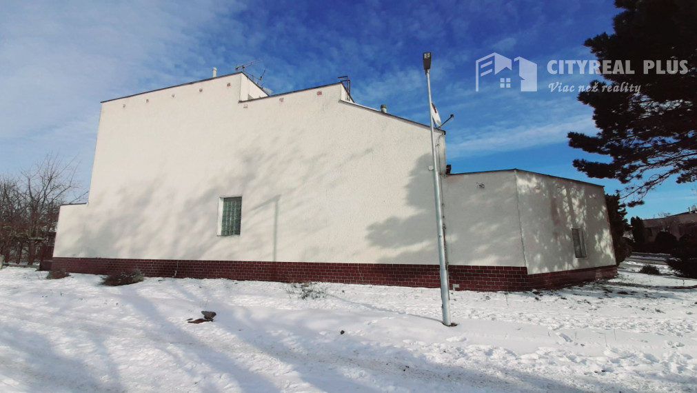 -30 000 EUR Na predaj 5 izbový rodinný dom v milionárskej štvrti Nové Zámky