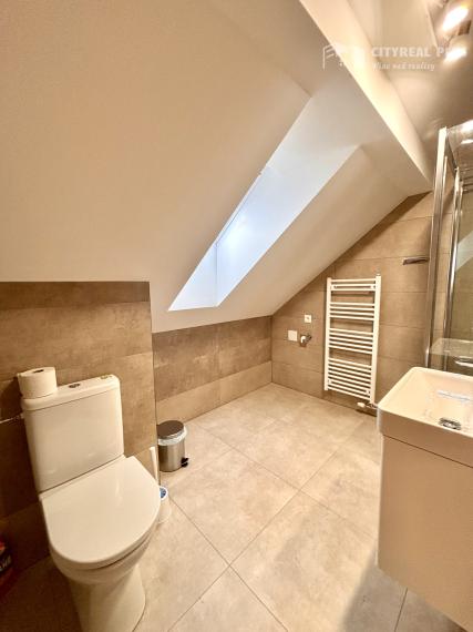 Ponúkame Vám na prenájom kompletne prerobený, veľký 2 izbový byt v meste Nové Zámky