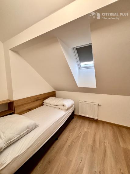 Ponúkame Vám na prenájom kompletne prerobený, veľký 2 izbový byt v meste Nové Zámky