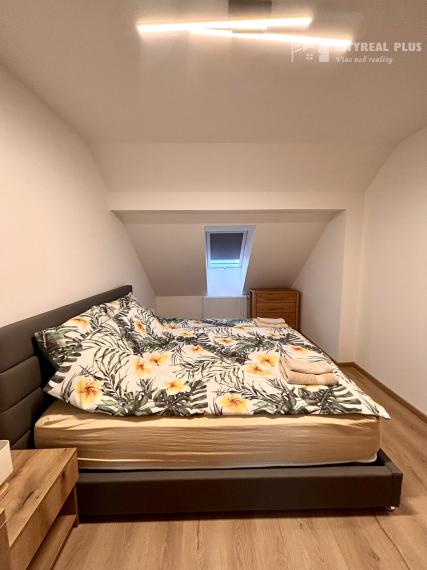 Ponúkame Vám na prenájom kompletne prerobený, veľký 2 izbový byt v meste Nové Zámky