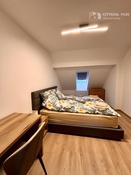 Ponúkame Vám na prenájom kompletne prerobený, veľký 2 izbový byt v meste Nové Zámky