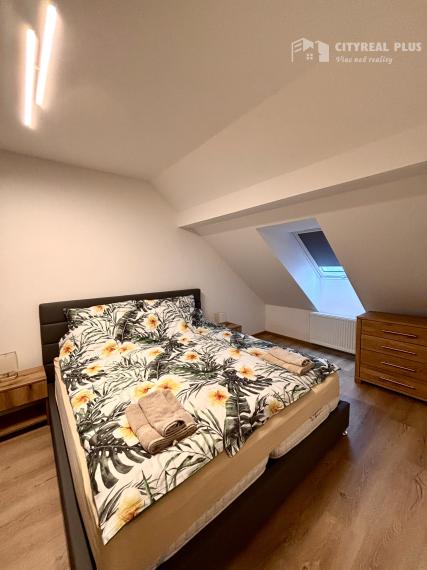 Ponúkame Vám na prenájom kompletne prerobený, veľký 2 izbový byt v meste Nové Zámky