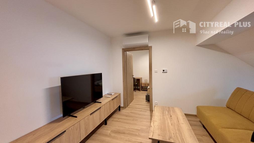 Ponúkame Vám na prenájom kompletne prerobený, veľký 2 izbový byt v meste Nové Zámky