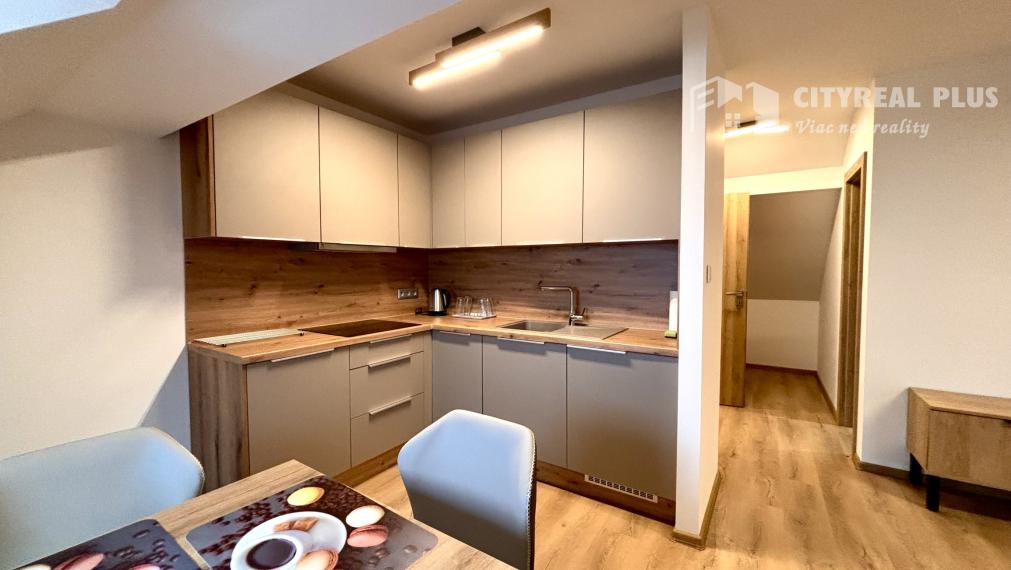 Ponúkame Vám na prenájom kompletne prerobený, veľký 2 izbový byt v meste Nové Zámky