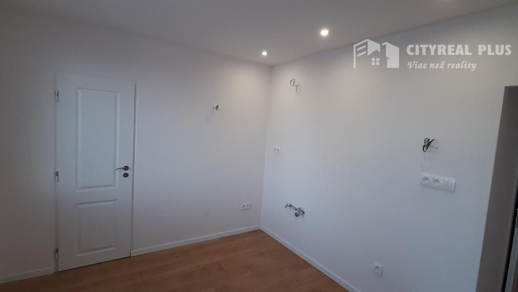 Predám čerstvo prerobený 2 izbový byt Letomostie Nové Zámky