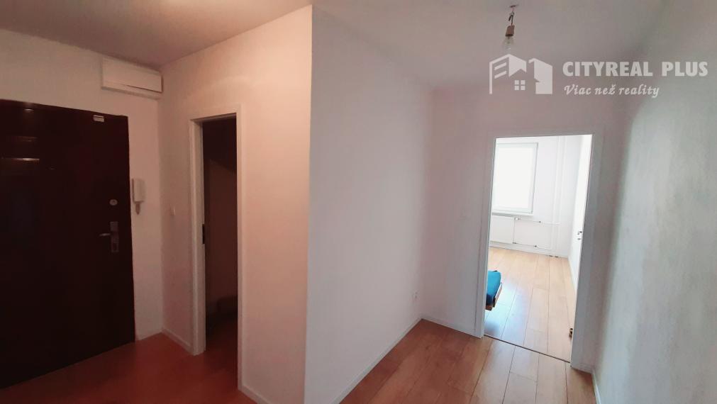 Predám čerstvo prerobený 2 izbový byt Letomostie Nové Zámky