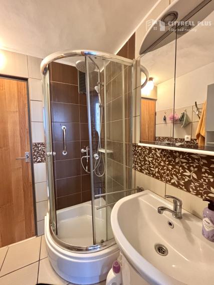 Ponúkame Vám na prenájom zariadený, veľký 3 izbový byt v meste Nové Zámky