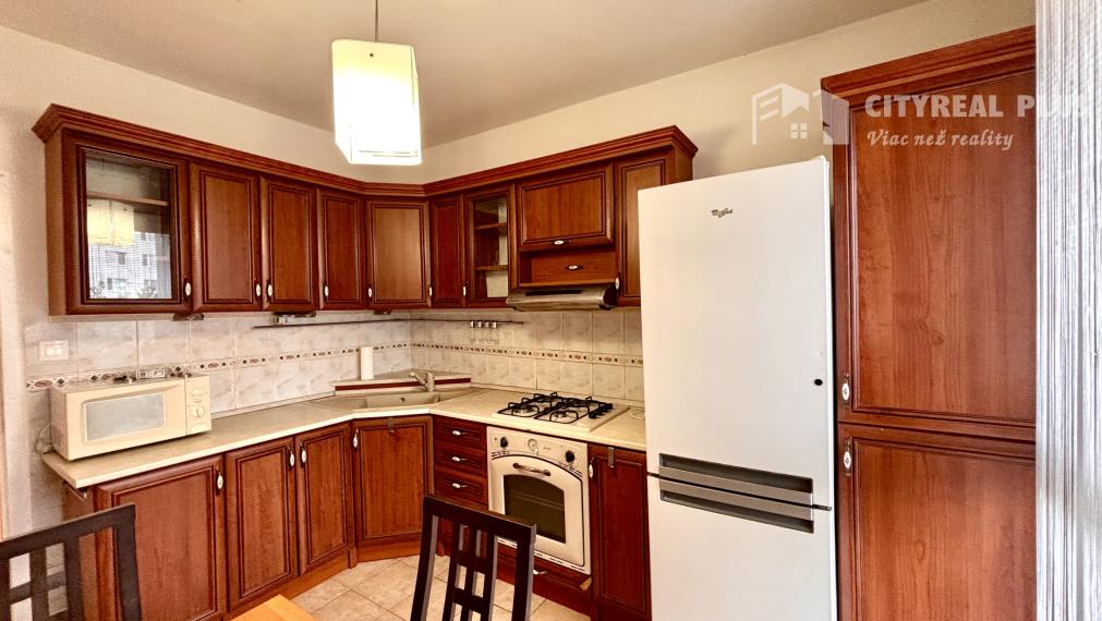 Ponúkame Vám na prenájom zariadený 3 izbový byt s loggiou v meste Nové Zámky