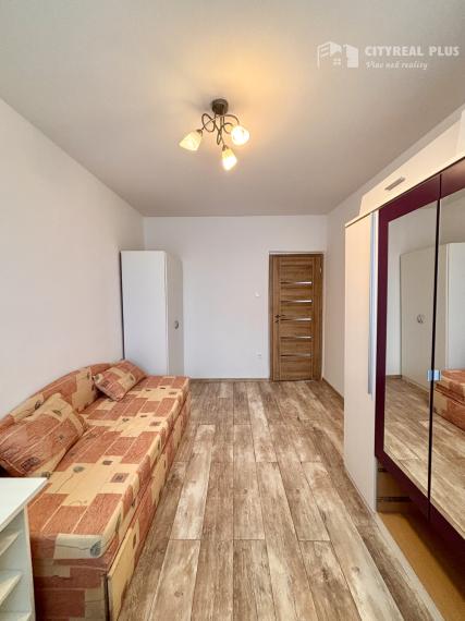 Ponúkame Vám na prenájom zariadený 3 izbový byt s loggiou v meste Nové Zámky