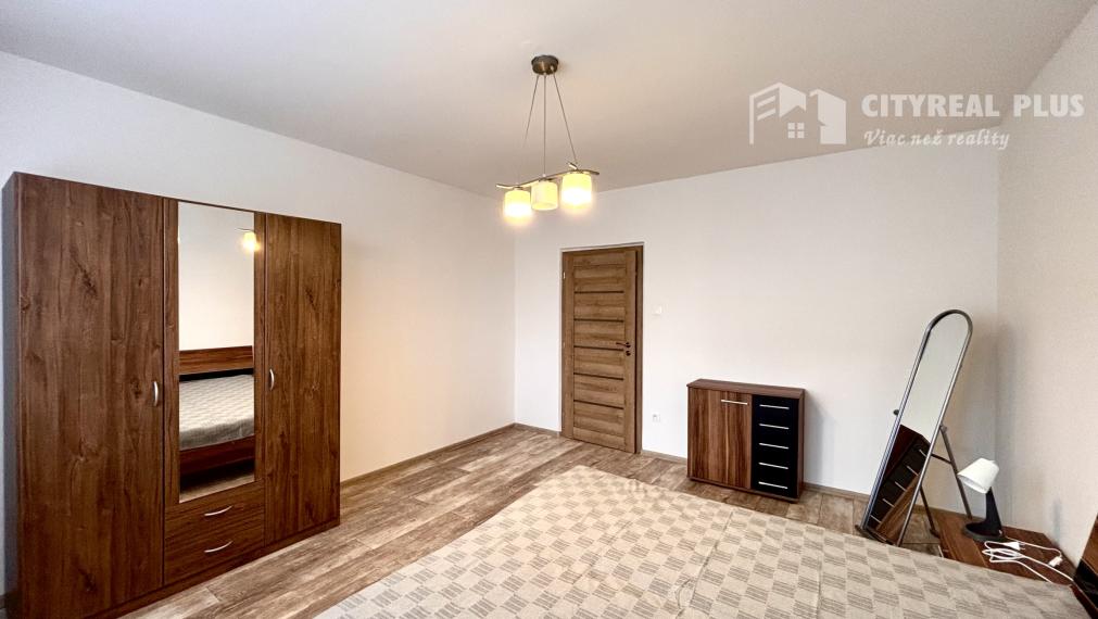 Ponúkame Vám na prenájom zariadený 3 izbový byt s loggiou v meste Nové Zámky