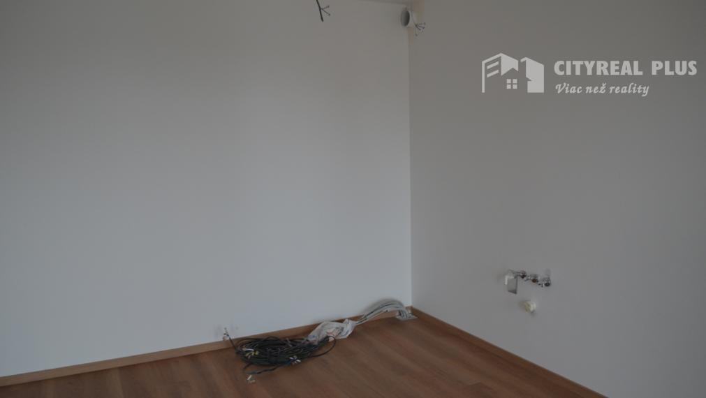 POSLEDNÝ 3 IZBOVÝ BYT NA PREDAJ!! Moderné bývanie v srdci Šurian . Komfort, štýl a jedinečná lokalita na dosah.