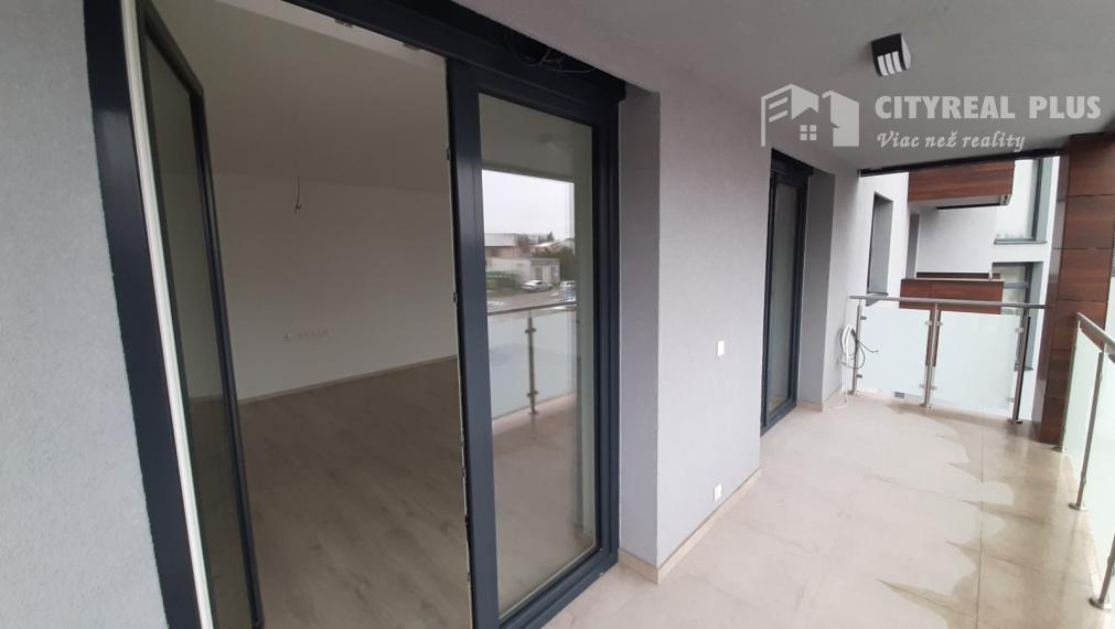 POSLEDNÝ 3 IZBOVÝ BYT NA PREDAJ!! Moderné bývanie v srdci Šurian . Komfort, štýl a jedinečná lokalita na dosah.