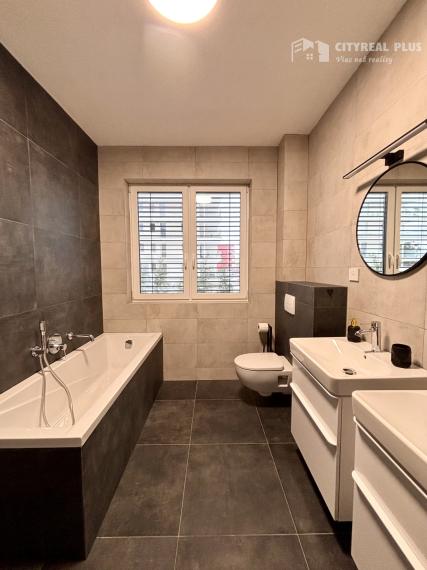 Ponúkame Vám na prenájom luxusný, kompletne zariadený, veľký 3 izbový byt v novostavbe v meste Nové Zámky