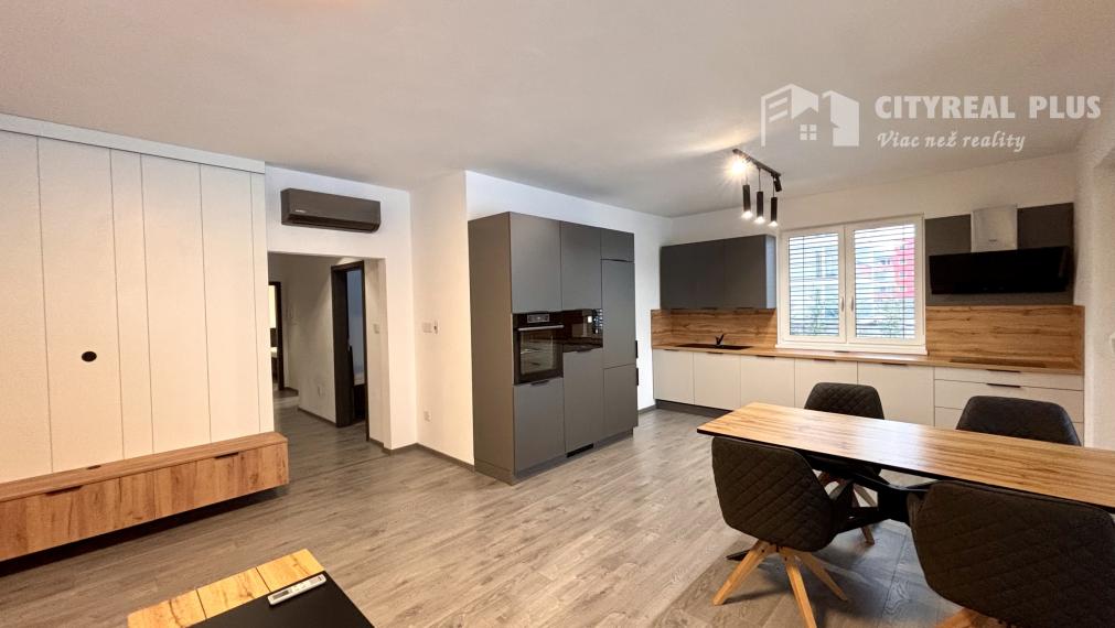 Ponúkame Vám na prenájom luxusný, kompletne zariadený, veľký 3 izbový byt v novostavbe v meste Nové Zámky