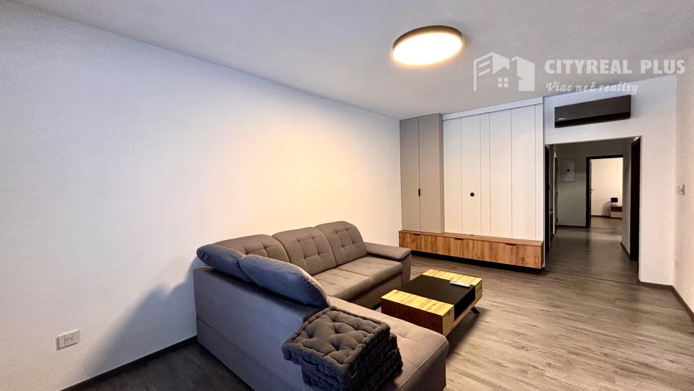 Ponúkame Vám na prenájom luxusný, kompletne zariadený, veľký 3 izbový byt v novostavbe v meste Nové Zámky