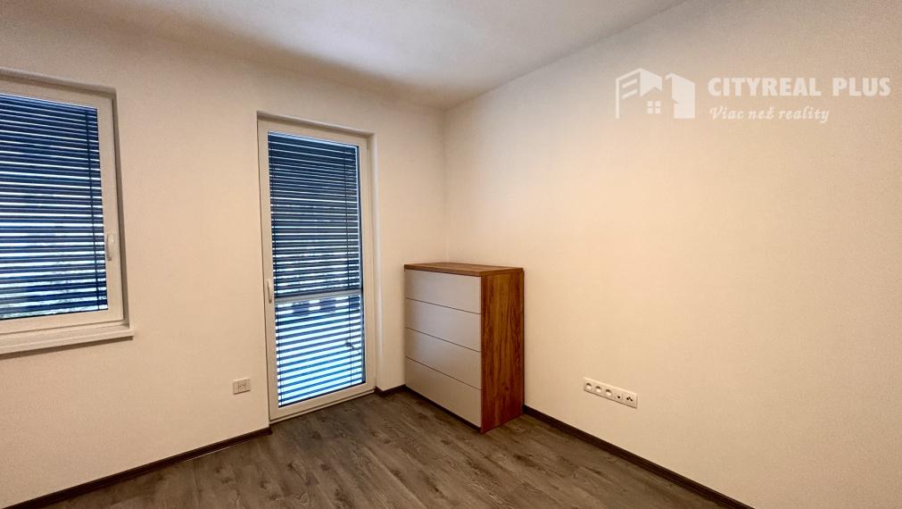 Ponúkame Vám na prenájom luxusný, kompletne zariadený, veľký 3 izbový byt v novostavbe v meste Nové Zámky