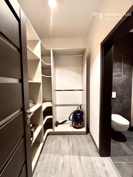 Ponúkame Vám na prenájom luxusný, kompletne zariadený, veľký 3 izbový byt v novostavbe v meste Nové Zámky