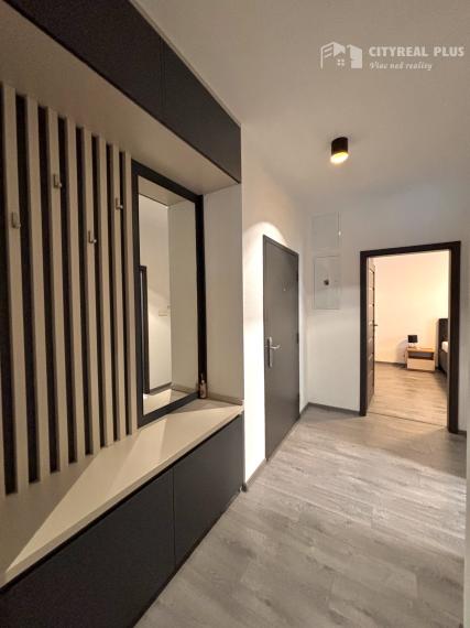 Ponúkame Vám na prenájom luxusný, kompletne zariadený, veľký 3 izbový byt v novostavbe v meste Nové Zámky