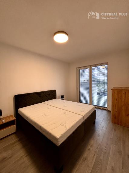 Ponúkame Vám na prenájom luxusný, kompletne zariadený, veľký 3 izbový byt v novostavbe v meste Nové Zámky