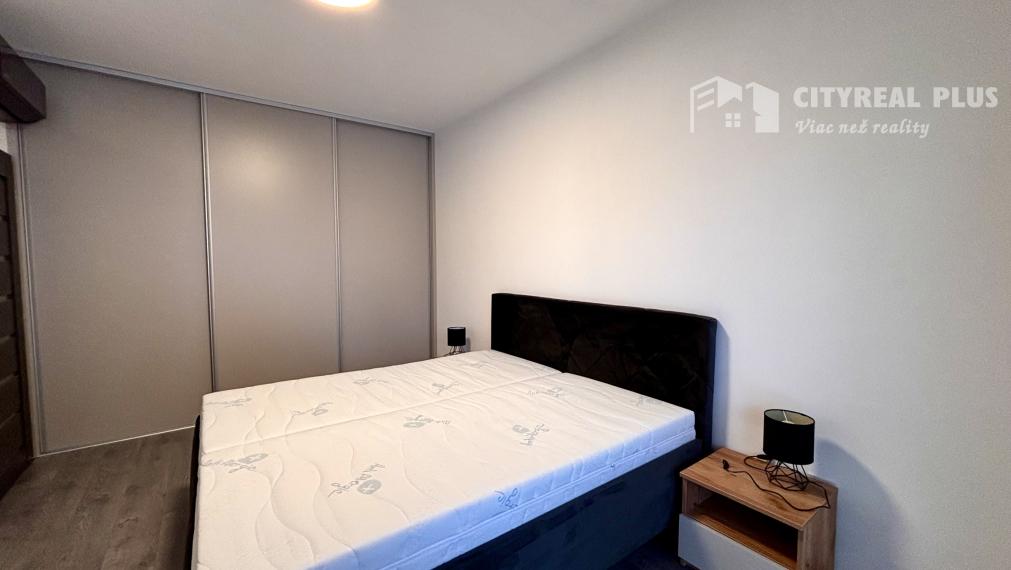 Ponúkame Vám na prenájom luxusný, kompletne zariadený, veľký 3 izbový byt v novostavbe v meste Nové Zámky