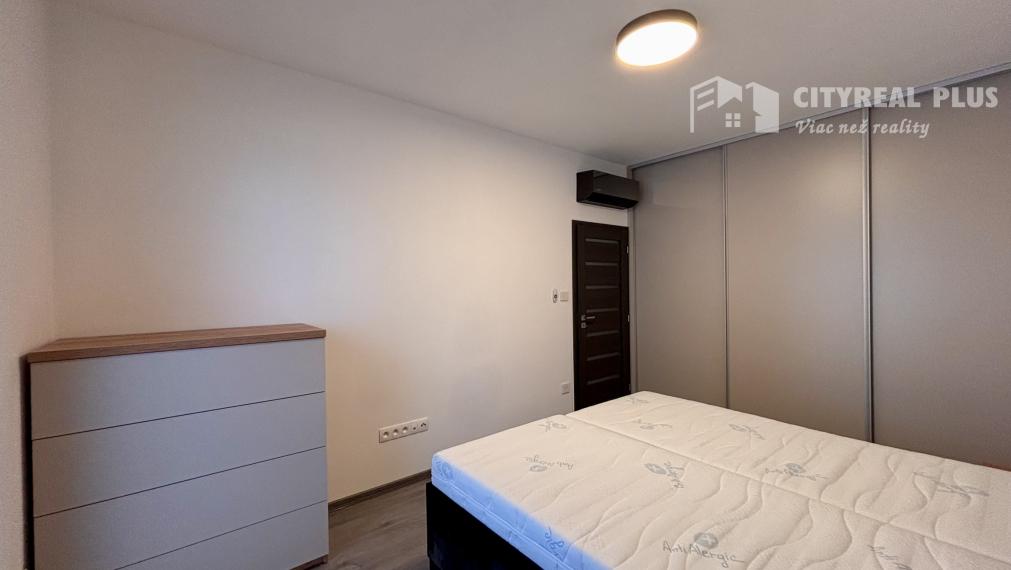 Ponúkame Vám na prenájom luxusný, kompletne zariadený, veľký 3 izbový byt v novostavbe v meste Nové Zámky