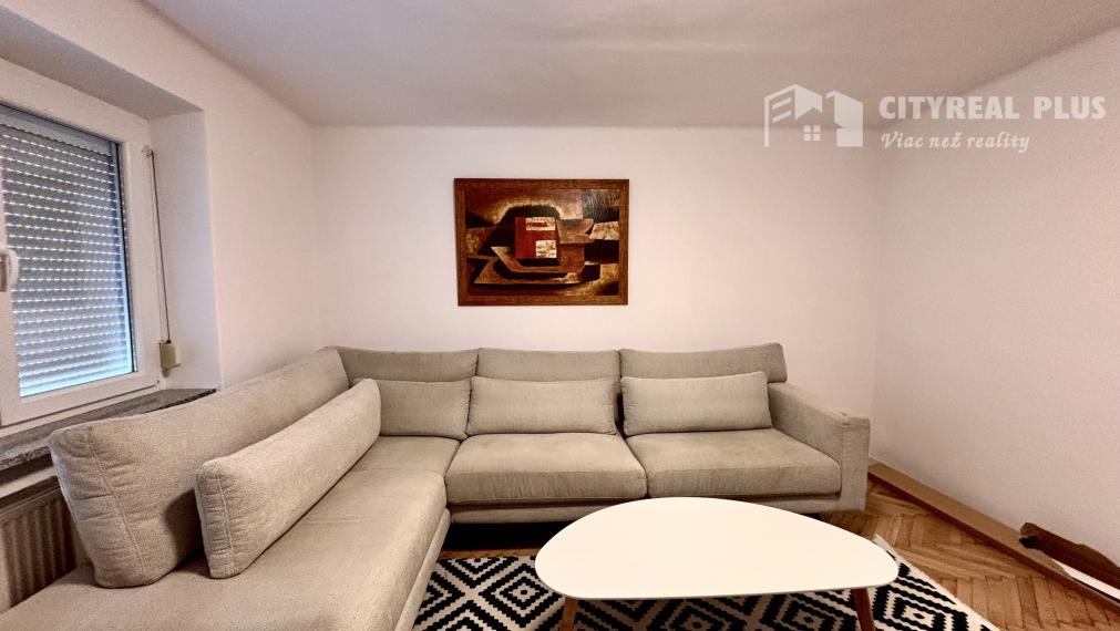 Ponúkame Vám na prenájom kompletne prerobený, zariadený 2 izbový byt v centre mesta Nové Zámky