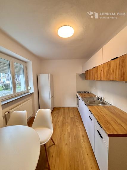 Ponúkame Vám na prenájom kompletne prerobený, zariadený 2 izbový byt v centre mesta Nové Zámky