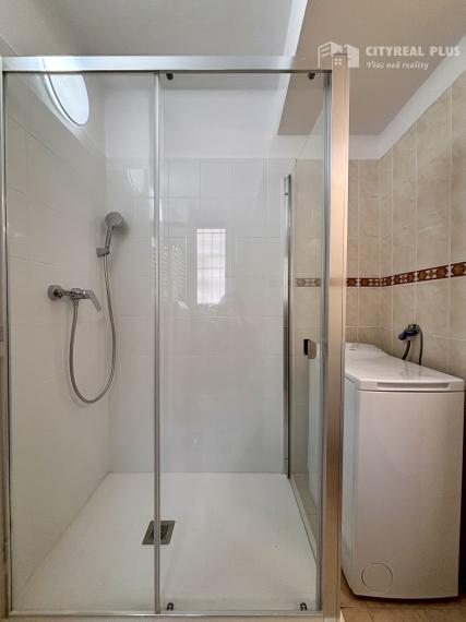 Ponúkame Vám na prenájom kompletne prerobený, zariadený 2 izbový byt v centre mesta Nové Zámky