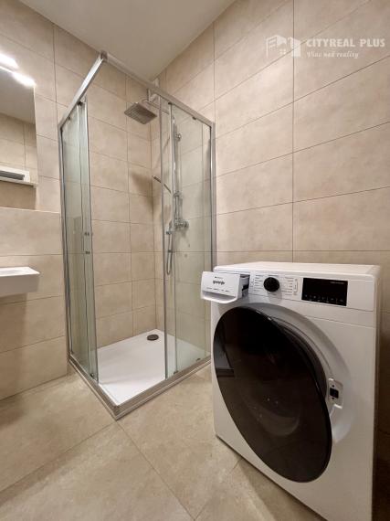 Ponúkame Vám na prenájom luxusný, kompletne zariadený, veľký 2 izbový byt v novostavbe v Šuranoch