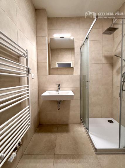 Ponúkame Vám na prenájom luxusný, kompletne zariadený, veľký 2 izbový byt v novostavbe v Šuranoch