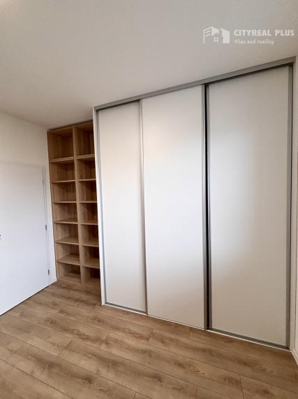 Ponúkame Vám na prenájom luxusný, kompletne zariadený, veľký 2 izbový byt v novostavbe v Šuranoch