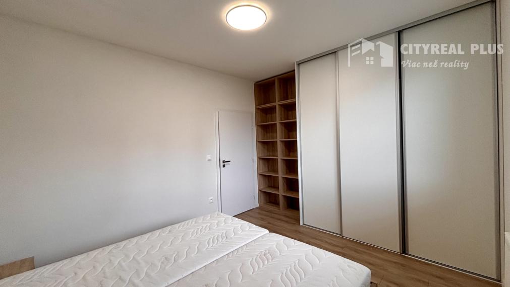 Ponúkame Vám na prenájom luxusný, kompletne zariadený, veľký 2 izbový byt v novostavbe v Šuranoch