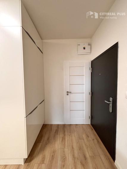 Ponúkame Vám na prenájom luxusný, kompletne zariadený, veľký 2 izbový byt v novostavbe v Šuranoch