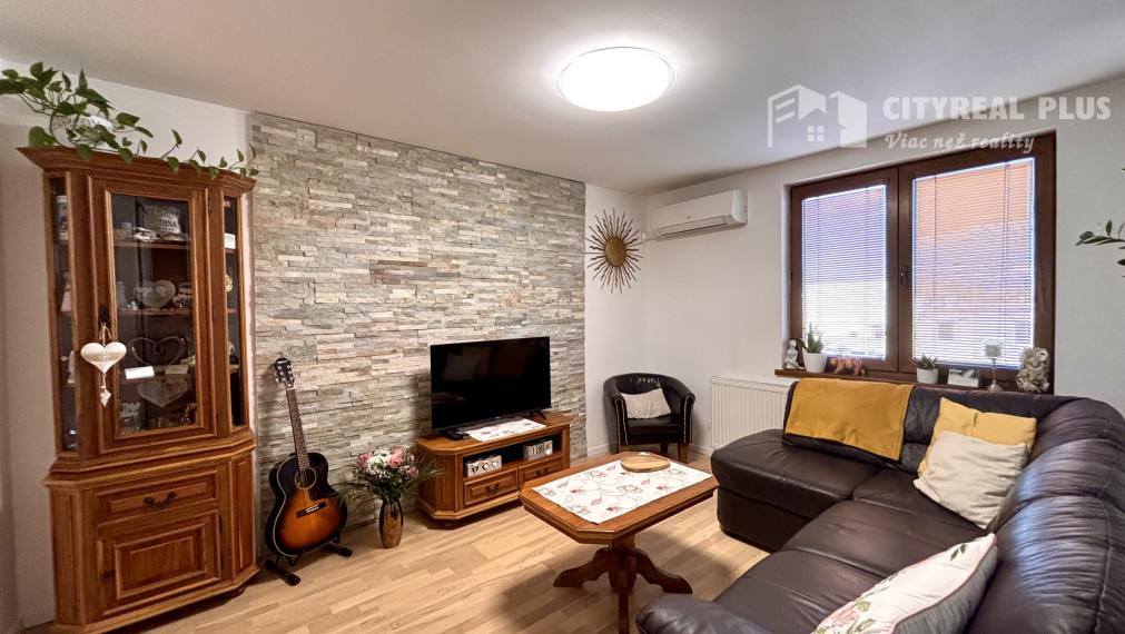 Ponúkame Vám na predaj kompletne prerobený 3 izbový byt v pokojnej časti mesta Nové Zámky