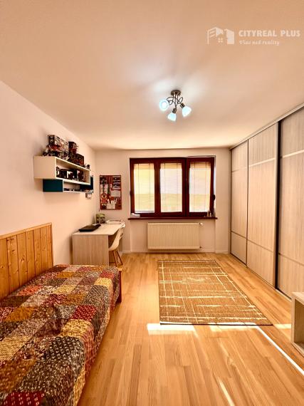 Ponúkame Vám na predaj kompletne prerobený 3 izbový byt v pokojnej časti mesta Nové Zámky