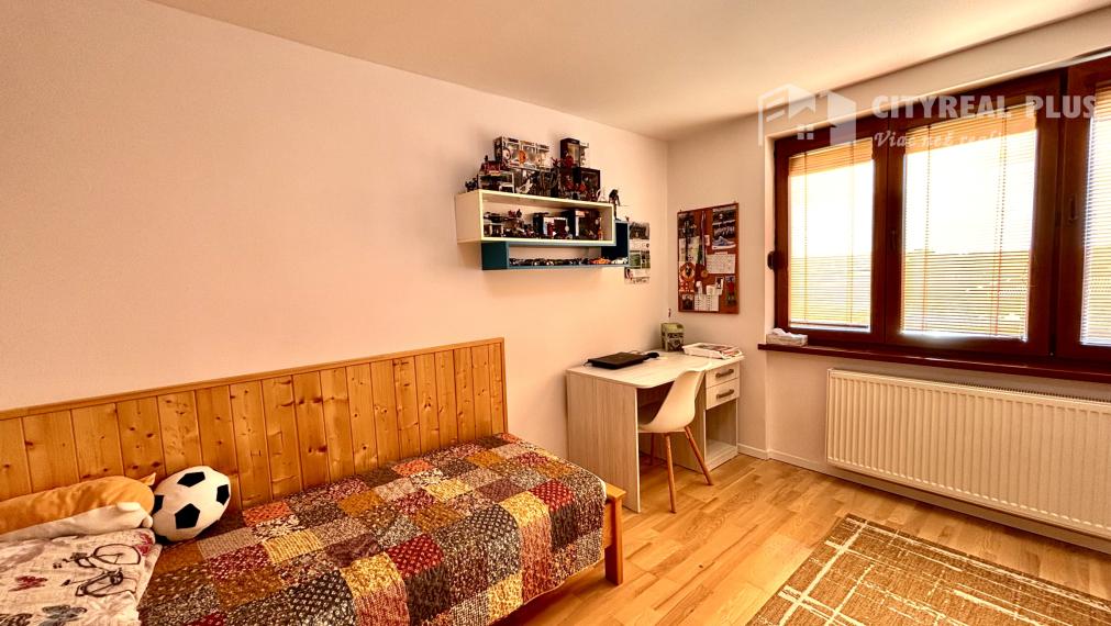 Ponúkame Vám na predaj kompletne prerobený 3 izbový byt v pokojnej časti mesta Nové Zámky