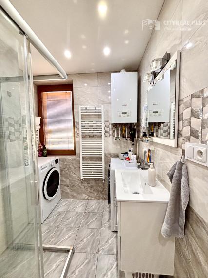 Ponúkame Vám na predaj kompletne prerobený 3 izbový byt v pokojnej časti mesta Nové Zámky