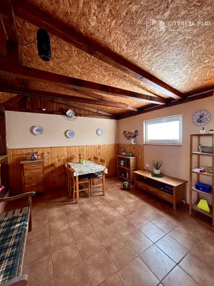 Ponúkame Vám na predaj kompletne prerobený 3 izbový byt v pokojnej časti mesta Nové Zámky