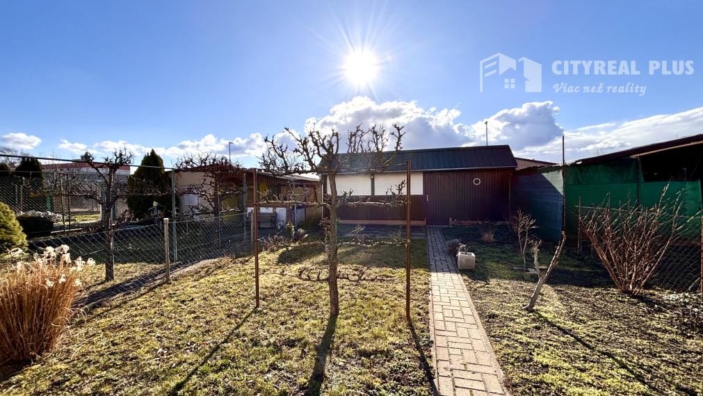 Ponúkame Vám na predaj kompletne prerobený 3 izbový byt v pokojnej časti mesta Nové Zámky