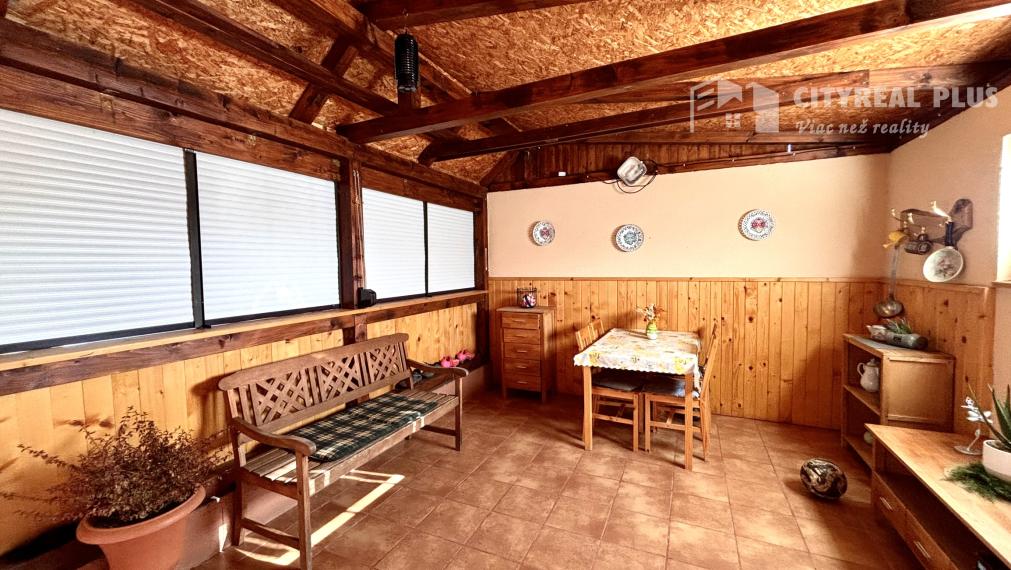 Ponúkame Vám na predaj kompletne prerobený 3 izbový byt v pokojnej časti mesta Nové Zámky