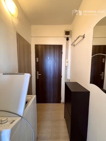 Ponúkame Vám na prenájom 1 izbový byt v  meste Nové Zámky