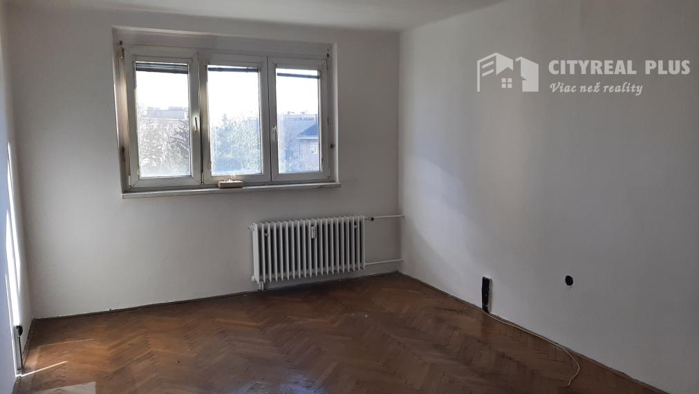 PREDÁM 1 izbový byt  40m2 Nové Zámky