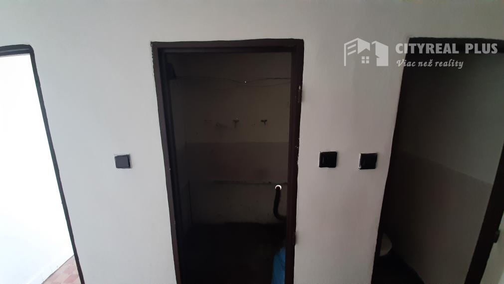 PREDÁM 1 izbový byt  40m2 Nové Zámky