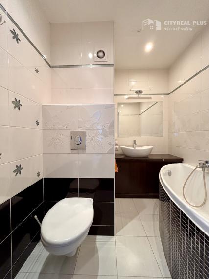 Ponúkame Vám na prenájom kompletne prerobený, zariadený 1 izbový byt v meste Nové Zámky