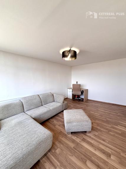 Ponúkame Vám na prenájom kompletne prerobený,  čiastočne zariadený 2 izbový byt v meste Nové Zámky