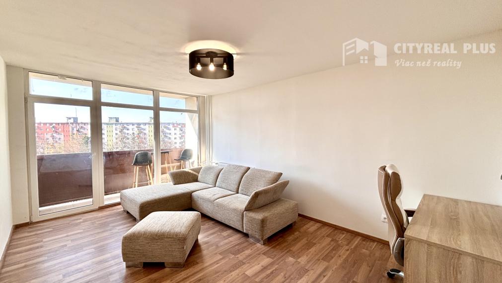 Ponúkame Vám na prenájom kompletne prerobený,  čiastočne zariadený 2 izbový byt v meste Nové Zámky