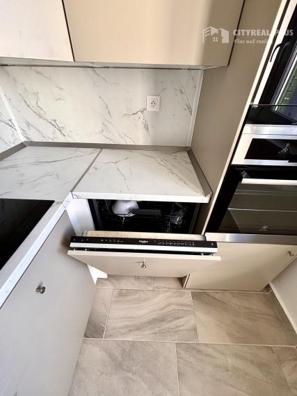 Ponúkame Vám na prenájom kompletne prerobený,  čiastočne zariadený 2 izbový byt v meste Nové Zámky