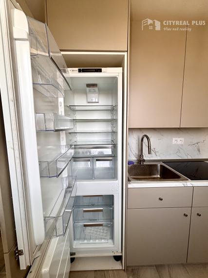 Ponúkame Vám na prenájom kompletne prerobený,  čiastočne zariadený 2 izbový byt v meste Nové Zámky