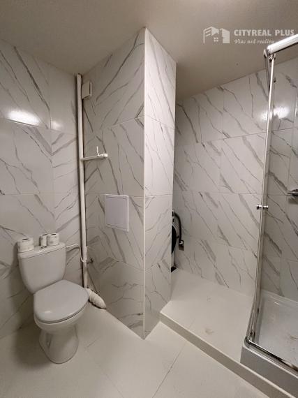 Ponúkame Vám na prenájom kompletne prerobený,  čiastočne zariadený 2 izbový byt v meste Nové Zámky