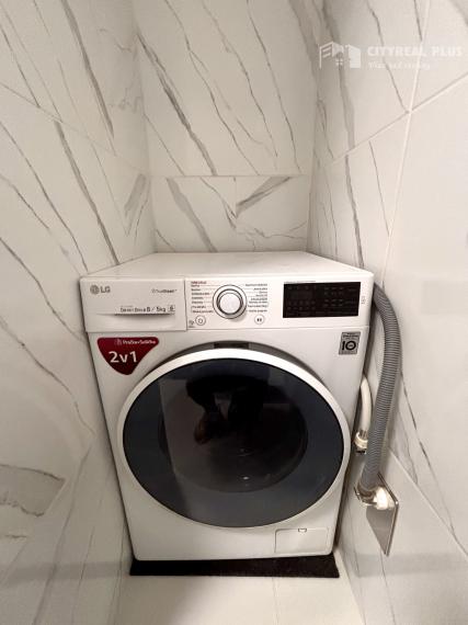 Ponúkame Vám na prenájom kompletne prerobený,  čiastočne zariadený 2 izbový byt v meste Nové Zámky